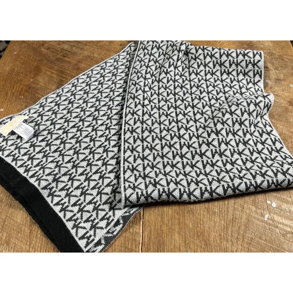 Michael Kors Winter Scarf -Gray - Picture 2 of 4